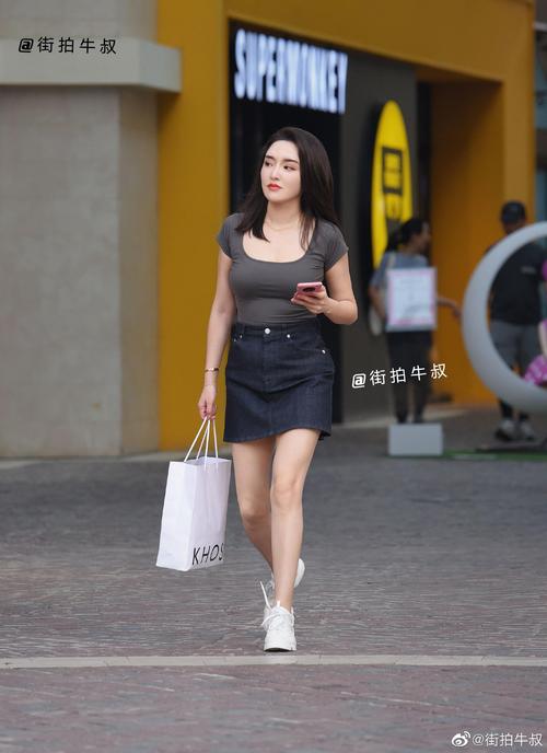 男生和女生在床上搞的